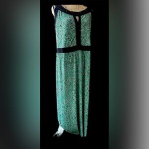 Catherine’s Sleeveless front to back sharkbite hem dress